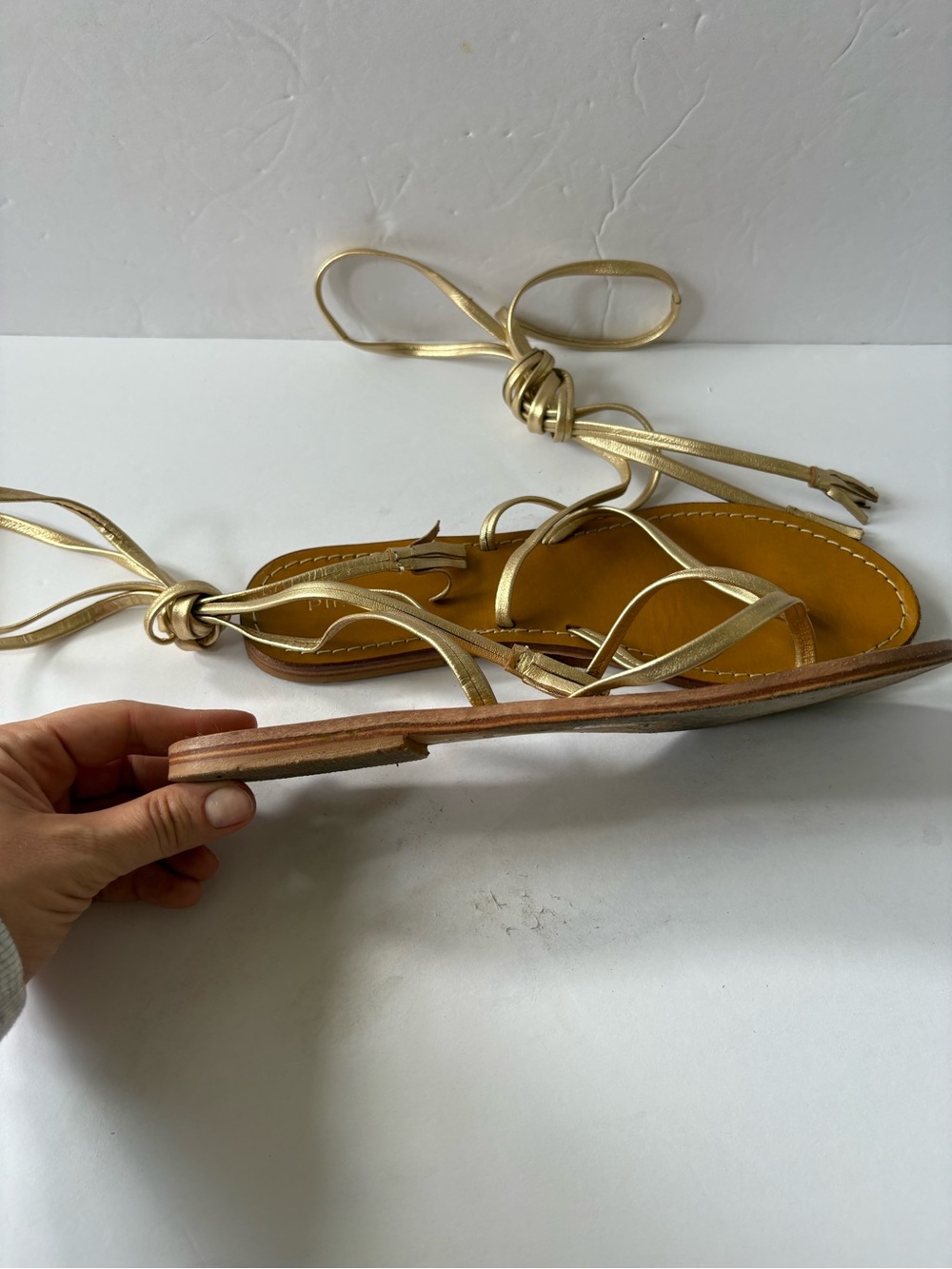 Anthropologie Pilcro Tie Up Gladiator Gold Leather Thong Sandals Flats 10 Resort - Picture 3 of 7